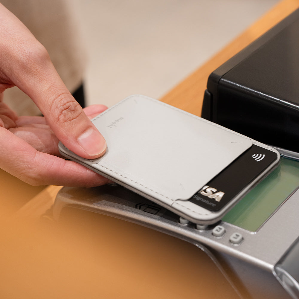 Magnetic Slim Wallet (MagSafe Compatible)