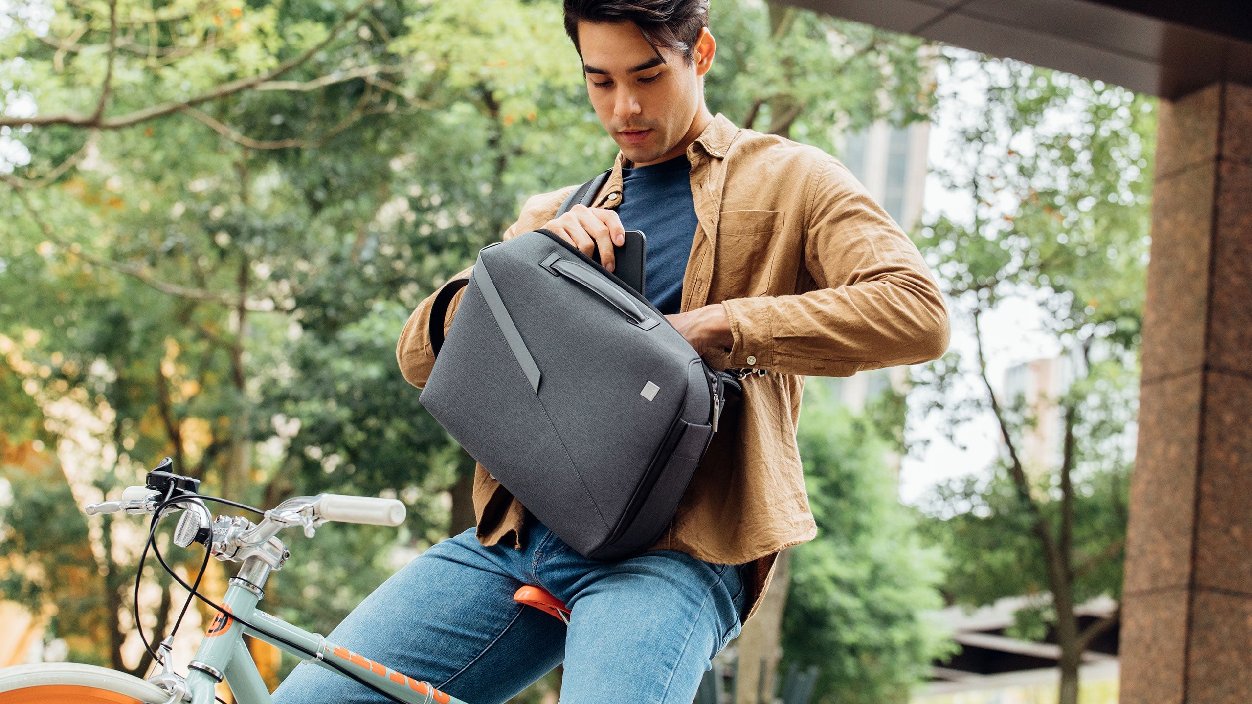Men's flat leather laptop case, laptop leather bag convertible
