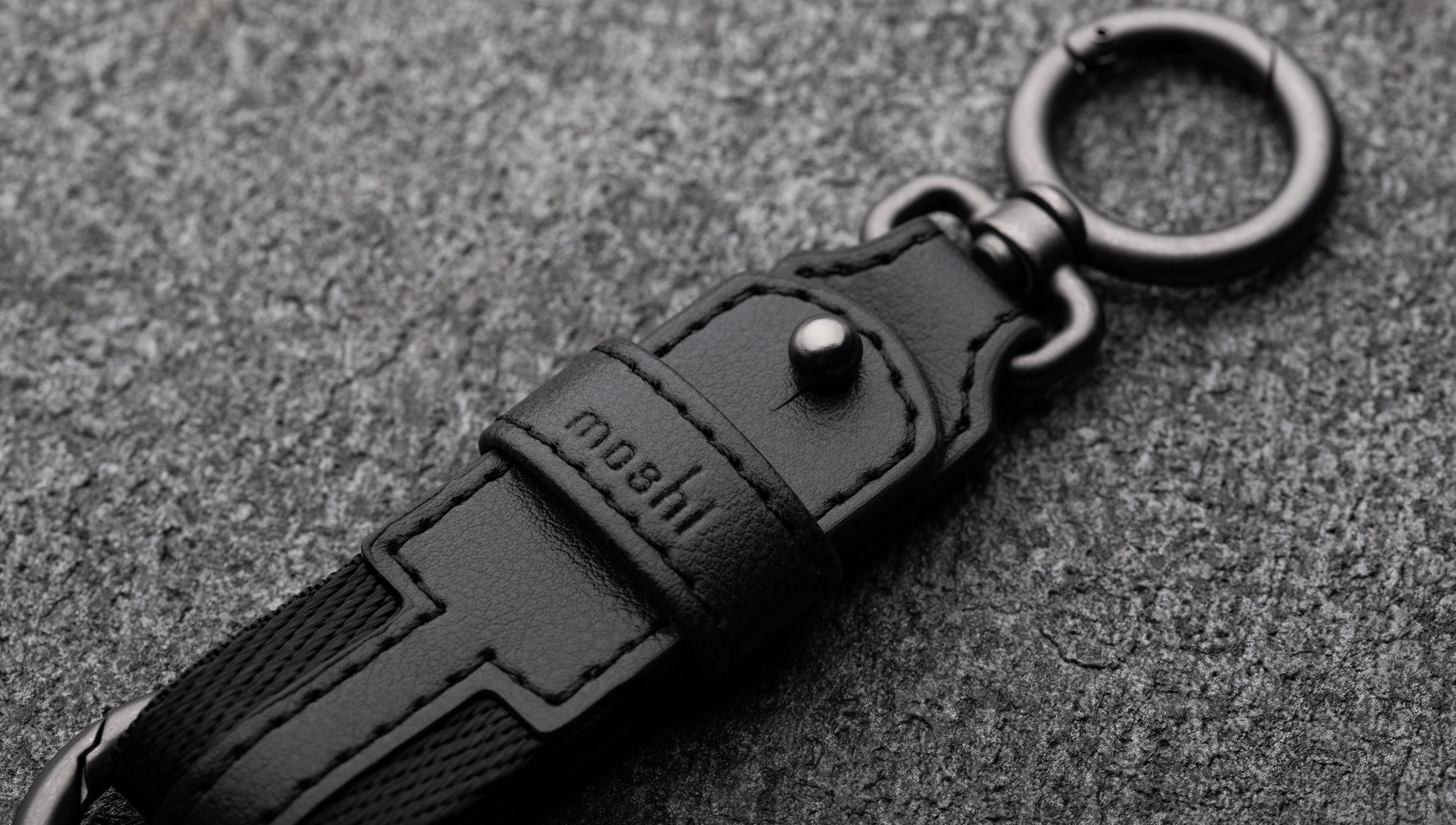 Leather Keychains with Initial ➤➤➤ Personalized Leather Key Fob