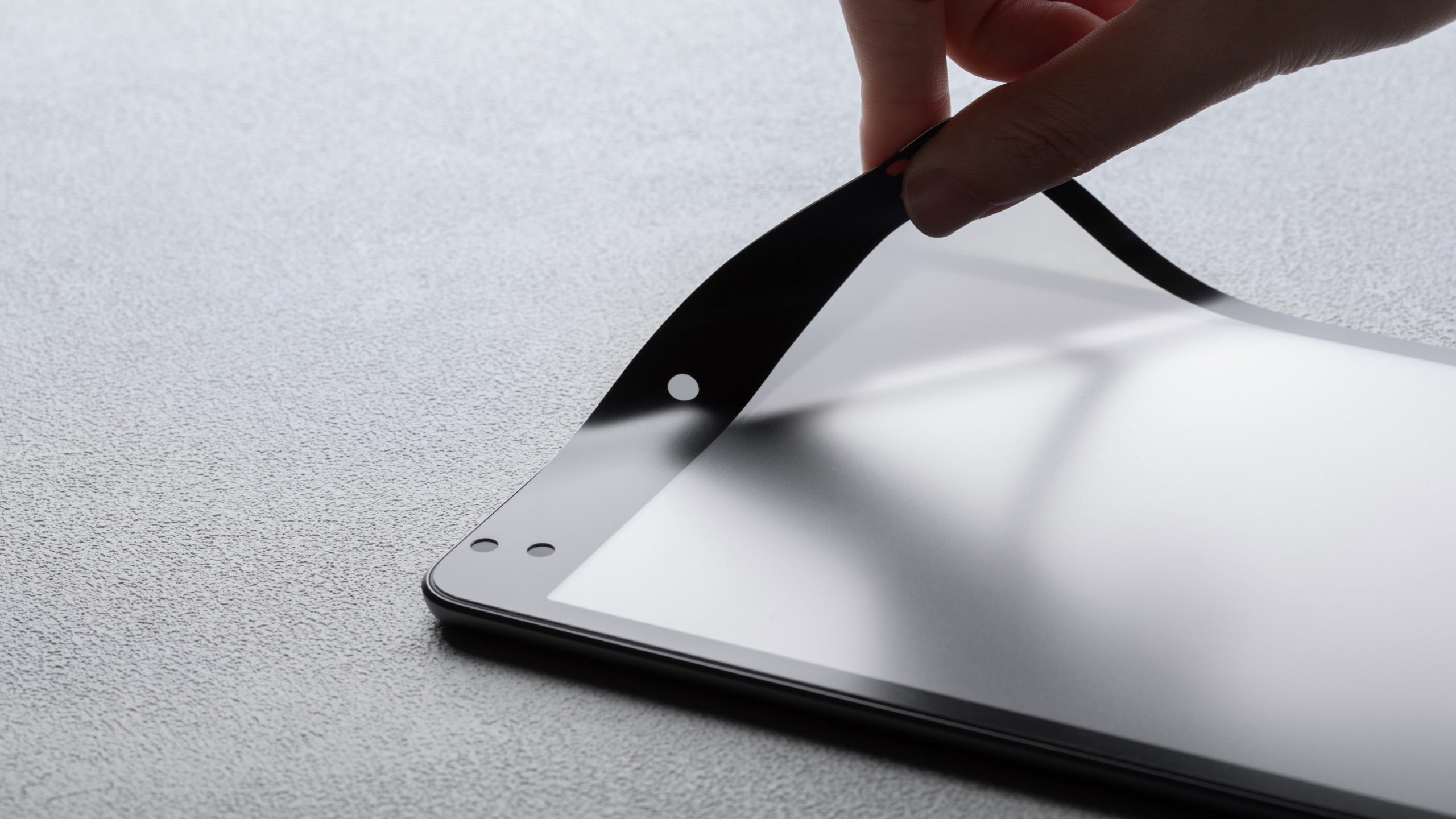 Move over PaperLike, the new Moshi iVisor provides a matte drawing surface  for the iPad with the promise of reusability and easy application
