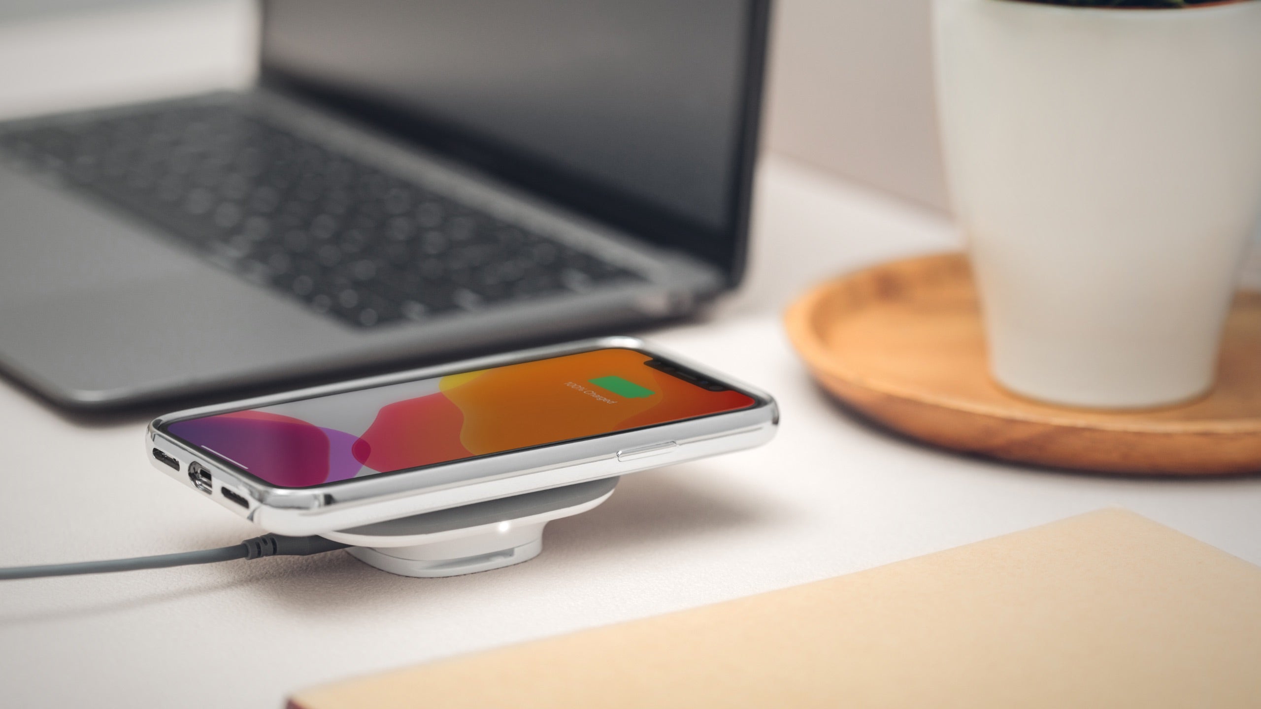 SnapTo™ Magnetic Wireless Charger With Built-in Wall Mount Kit